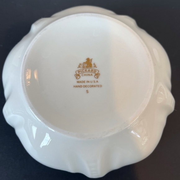 Tulip Bowl China with Gold Trim and Hand Decorated - Picture 5 of 7